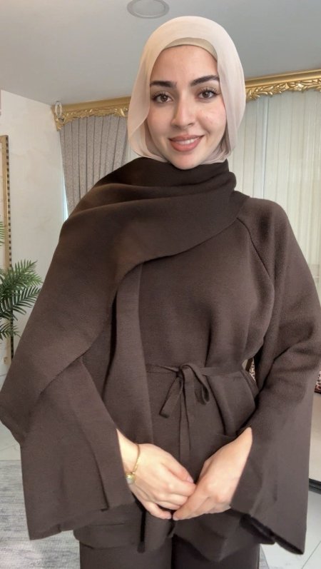 البني الداكن