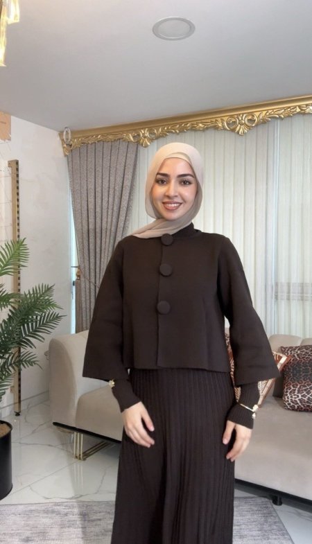 البني الداكن
